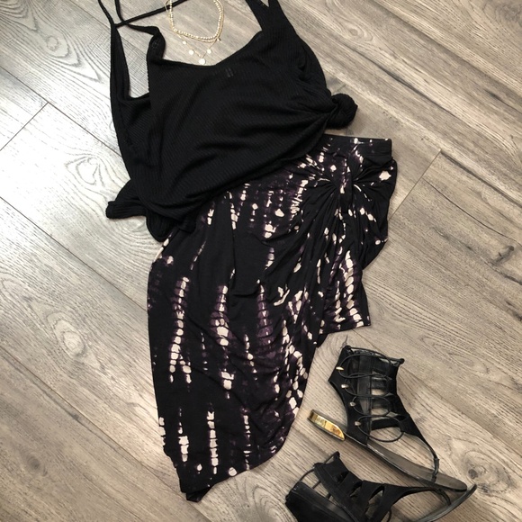 Asymmetrical Skirt - Picture 2 of 8